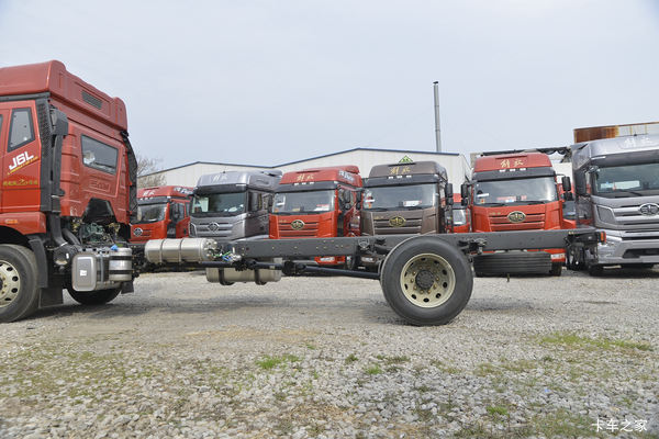 一汽解放J6L线上优惠8千元活动火热进行中,数量有限先到得。