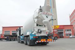 一汽解放 J6P 375马力 8X4 7.86方混凝土搅拌车(凌宇牌)(CLY5315GJB32E51)