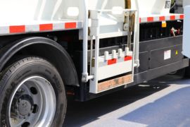 比亚迪底盘&nbsp;垃圾运输车上装图片