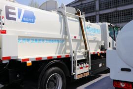 比亚迪底盘&nbsp;垃圾运输车上装图片