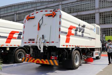 上汽跃进底盘&nbsp;扫路车外观图片