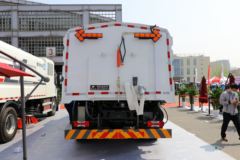 上汽跃进 FC500 4X2 燃料电池洗扫车(福龙马牌)(FLM5180TXSNJFCEV)