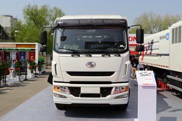 上汽跃进底盘&nbsp;扫路车外观图片