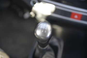 ���� ��X1 2.0L 122���� CNG 3��˫������΢��(KMC1039NG318S6)ͼƬ