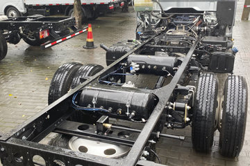 �й�����HOWO С˧ 130���� 4X2 3.95�׵�������С��(ZZ1047F3111F145)ͼƬ