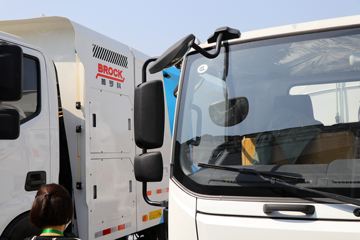 上汽跃进底盘&nbsp;垃圾运输车外观图片