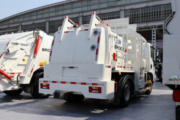 上汽跃进底盘&nbsp;垃圾运输车外观图片