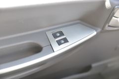 现代商用车 泓图200 116马力 4.095米单排厢式轻卡(CHM5041XXYEDF33V)