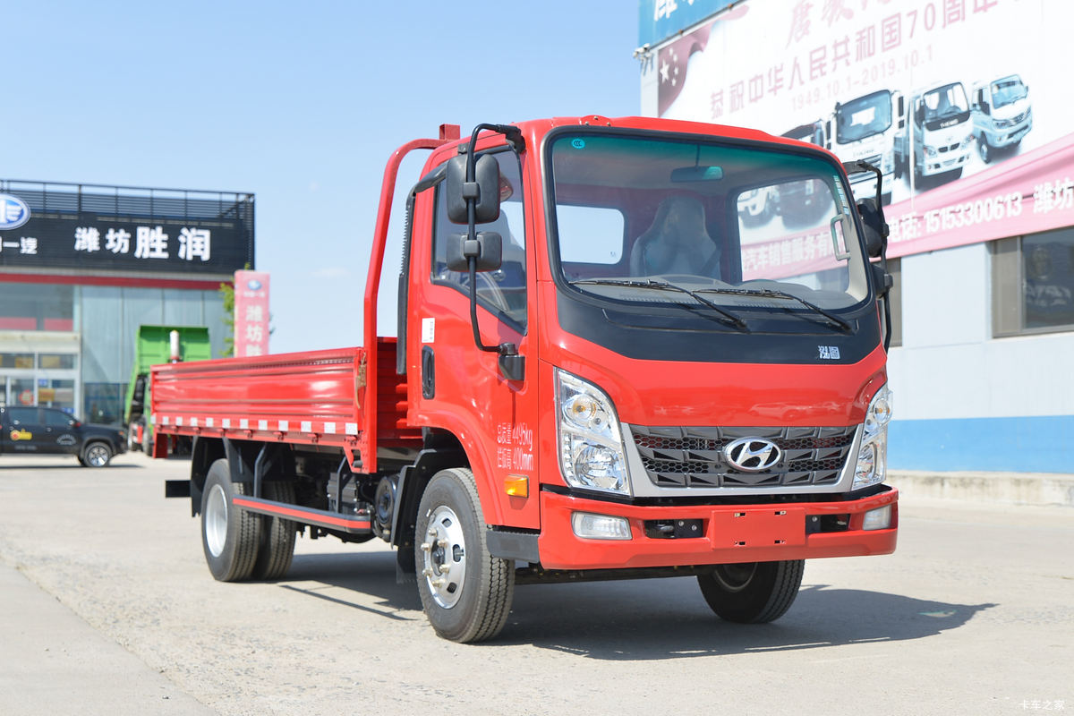 现代商用车 泓图200 116马力 4X2 4.145米单排栏板轻卡