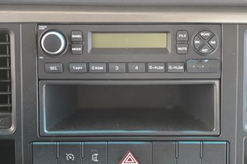 �ִ����ó� ʢͼ 150���� 4X2 4.13���Զ���������ʽ�Ῠ(����)ͼƬ