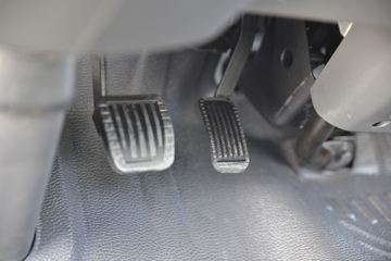 �ִ����ó� ʢͼ 150���� 4X2 4.13���Զ���������ʽ�Ῠ(����)ͼƬ