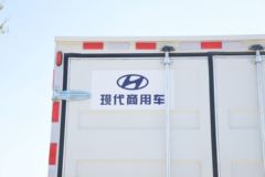 现代商用车 盛图 150马力 4X2 4.13米自动挡单排厢式轻卡(国六)