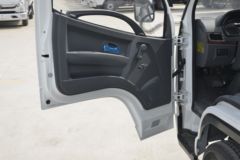 唐骏欧铃 小宝马PLUS 1.9L 102马力 3.63米单排厢式微卡(ZB5042XXYBDD0V)