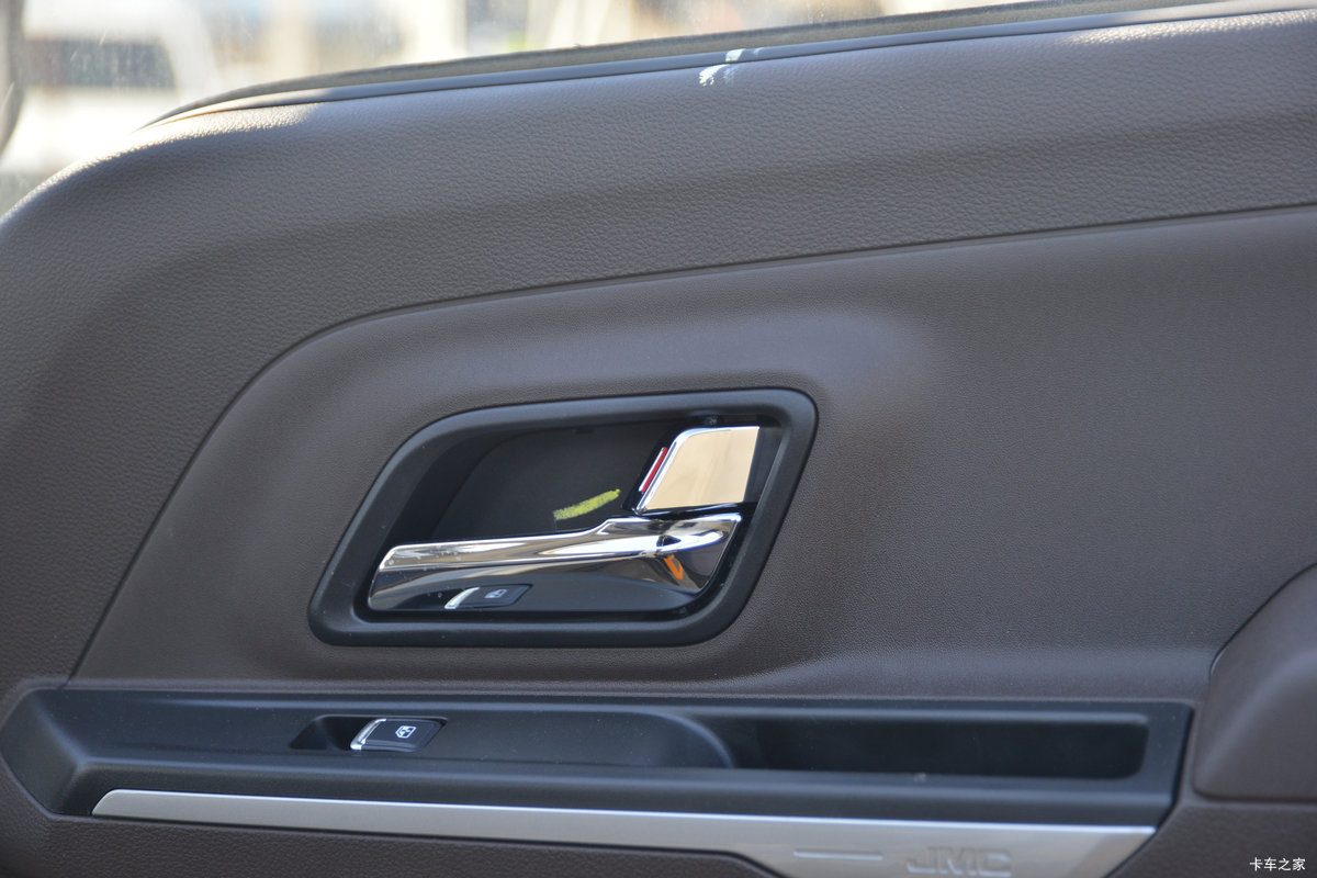 ���� �¿�˳�� 129���� 3.8�׵��������Ῠ(����)(JX1042TG26)��ʻ��                                               