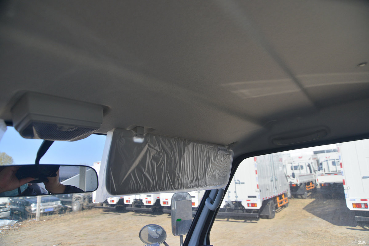 ���� �¿�˳�� 129���� 3.8�׵��������Ῠ(����)(JX1042TG26)��ʻ��                                               