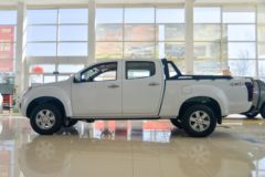 江西五十铃 铃拓 2020款 手动旗舰版 2.5T柴油 150马力 四驱 加长双排皮卡 江西五十铃 铃拓 2020款 手动旗舰版 2.5T柴油 150马力 四驱 加长双排皮卡