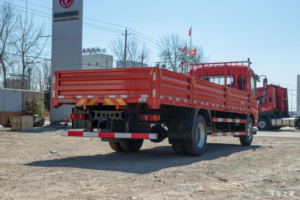 许昌风神东风商用车天锦VR中卡 180马力 4X2 8米厢式载货