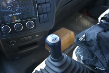 �������ó� ���KR�п� 220���� 4X2 6.75�������ػ���ͼƬ
