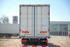 东风商用车 天锦KR 245马力 4X2 8米厢式载货车(高顶)(DFH5180XXYE4)