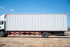 东风商用车 天锦KR 245马力 4X2 8米厢式载货车(高顶)(DFH5180XXYE4)