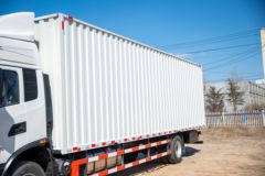 东风商用车 天锦KR 245马力 4X2 8米厢式载货车(高顶)(DFH5180XXYE4)