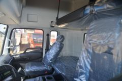 东风商用车 天龙VL重卡 292马力 6X2 9.6米厢式载货车(DFH5250XXYAX1V)