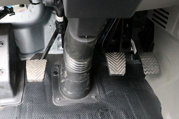 中国重汽HOWO 小帅 130马力 4X2 3.95米单排厢式小卡(液刹)(ZZ5047XXYF3111F145)图片