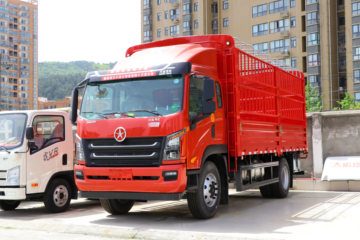 大运 祥龙 170马力 5.2米 排半仓栅式载货车(CGC5080CCYHDE33E)