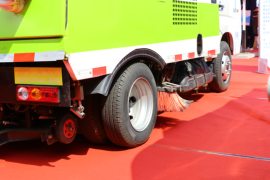 福田祥菱底盘&nbsp;扫路车底盘图片