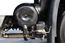 东风商用车底盘&nbsp;吸尘车底盘图片