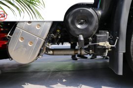 东风商用车底盘&nbsp;吸尘车底盘图片