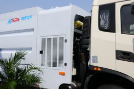 东风商用车底盘&nbsp;吸尘车底盘图片