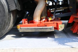 东风商用车底盘&nbsp;吸尘车底盘图片