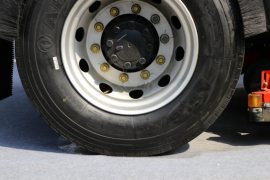 东风商用车底盘&nbsp;吸尘车底盘图片