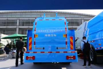 上汽跃进底盘 垃圾运输车外观图片