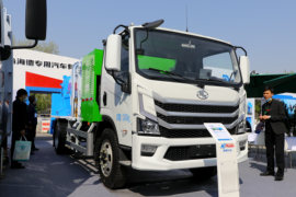 上汽跃进底盘&nbsp;垃圾运输车外观图片