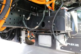 上汽跃进底盘&nbsp;垃圾运输车底盘图片