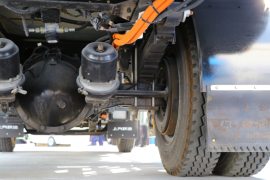 上汽跃进底盘&nbsp;垃圾运输车底盘图片