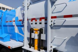 上汽跃进底盘&nbsp;垃圾运输车上装图片