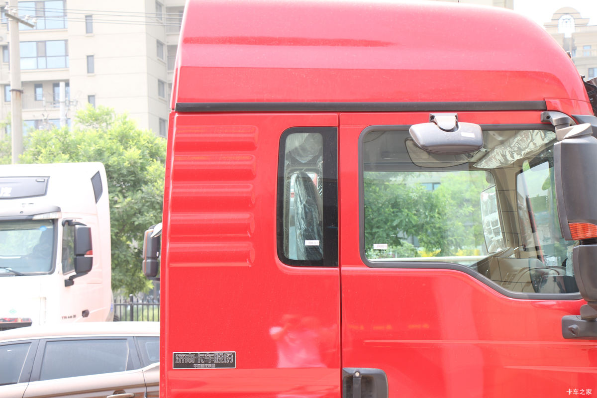 �й����� HOWO TX 250���� 4X2 6.8��AMT�Զ����������(����)���                                                