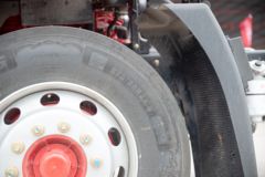 东风 多利卡D9K 230马力 4X2 6.8米栏板载货车(国六)(EQ1181L9CDG)