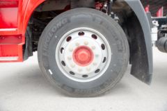 东风 多利卡D9K 230马力 4X2 6.8米栏板载货车(国六)(EQ1181L9CDG)