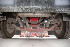 东风 多利卡D9K 230马力 4X2 6.8米栏板载货车(国六)(EQ1181L9CDG)