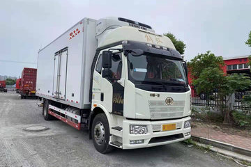 一汽解放 J6L 220马力 4X2 6.8米冷藏车(赛沃牌)