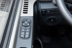 东风华神 T5 270马力 6X2 7.9米排半仓栅式载货车(EQ5251CCYL6D66)