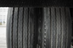 东风华神 T5 270马力 6X2 7.9米排半仓栅式载货车(EQ5251CCYL6D66)