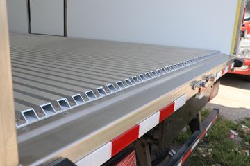 ���� ����CTS 143���� 4X2��س�(BJ5048XLC-FA)ͼƬ