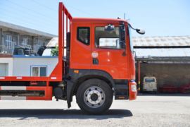 多利卡D9&nbsp;平板运输车外观图片