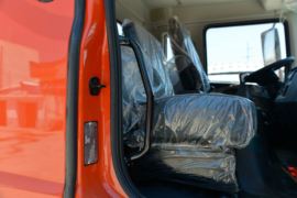 多利卡D9&nbsp;平板运输车驾驶室图片