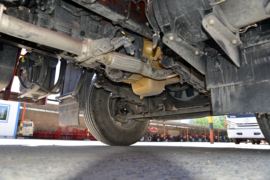 多利卡D9&nbsp;平板运输车底盘图片